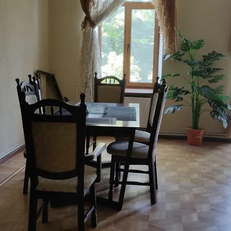 Superb Queen Apartment - Top Location, Deribasovskaya Odesa