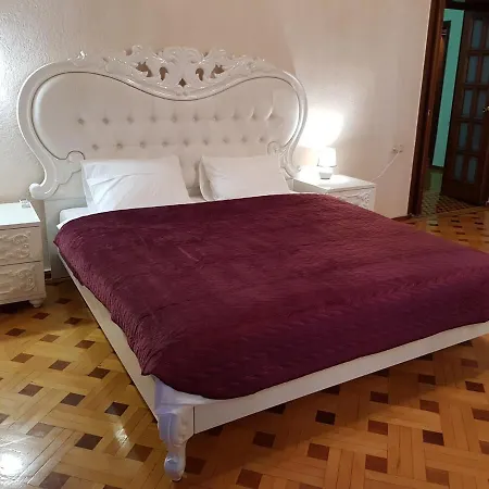 Superb Queen Apartment - Top Location, Deribasovskaya Apartment
