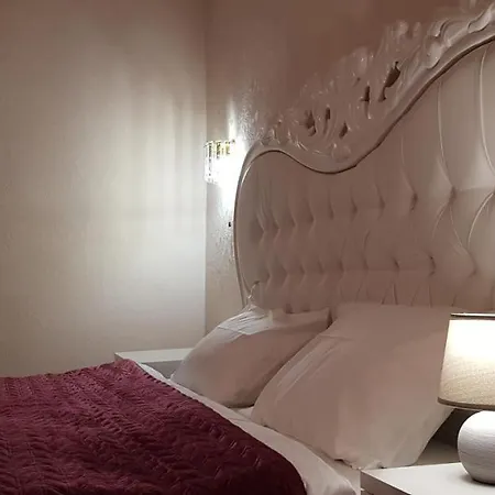 Superb Queen Apartment - Top Location, Deribasovskaya Apartment Odesa